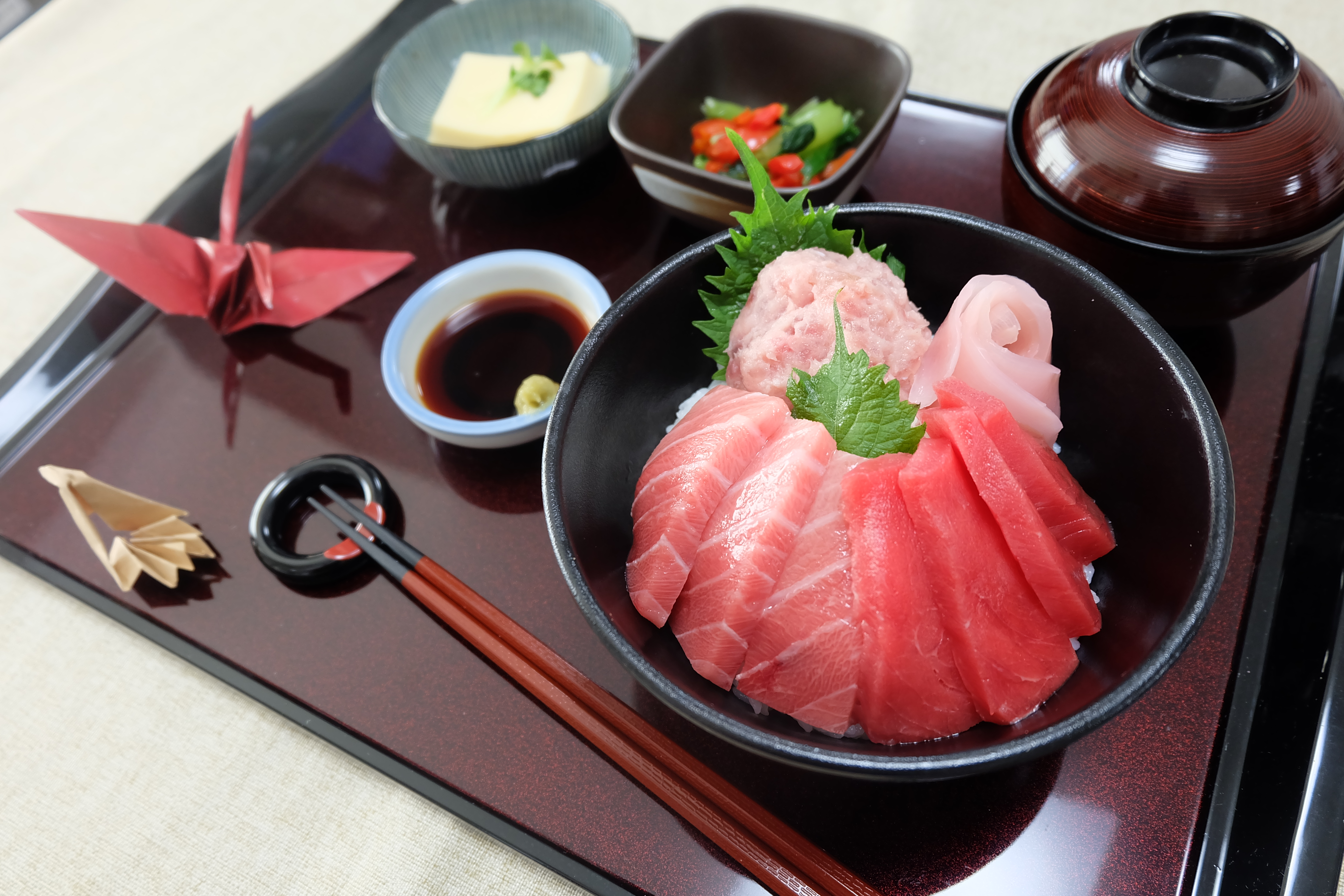 特別食の一例(まぐろづくし丼)
